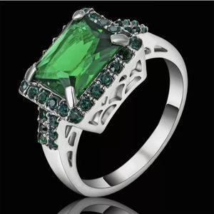 New Huge Emerald White Gold Ring.